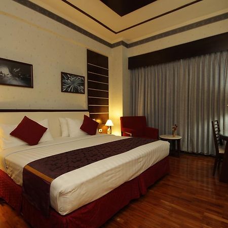 Hotel Maharadja Jakarta Exterior photo